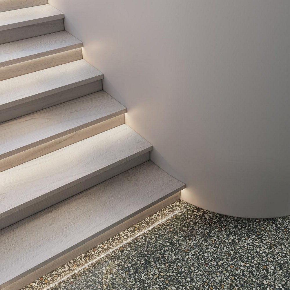 Ступени из керамогранита с текстурой дерева