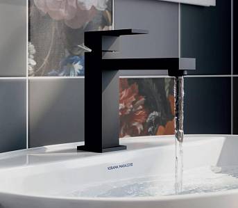 Смесители с квадратной геометрией и термостатами Смесители с квадратной геометрией и термостатами